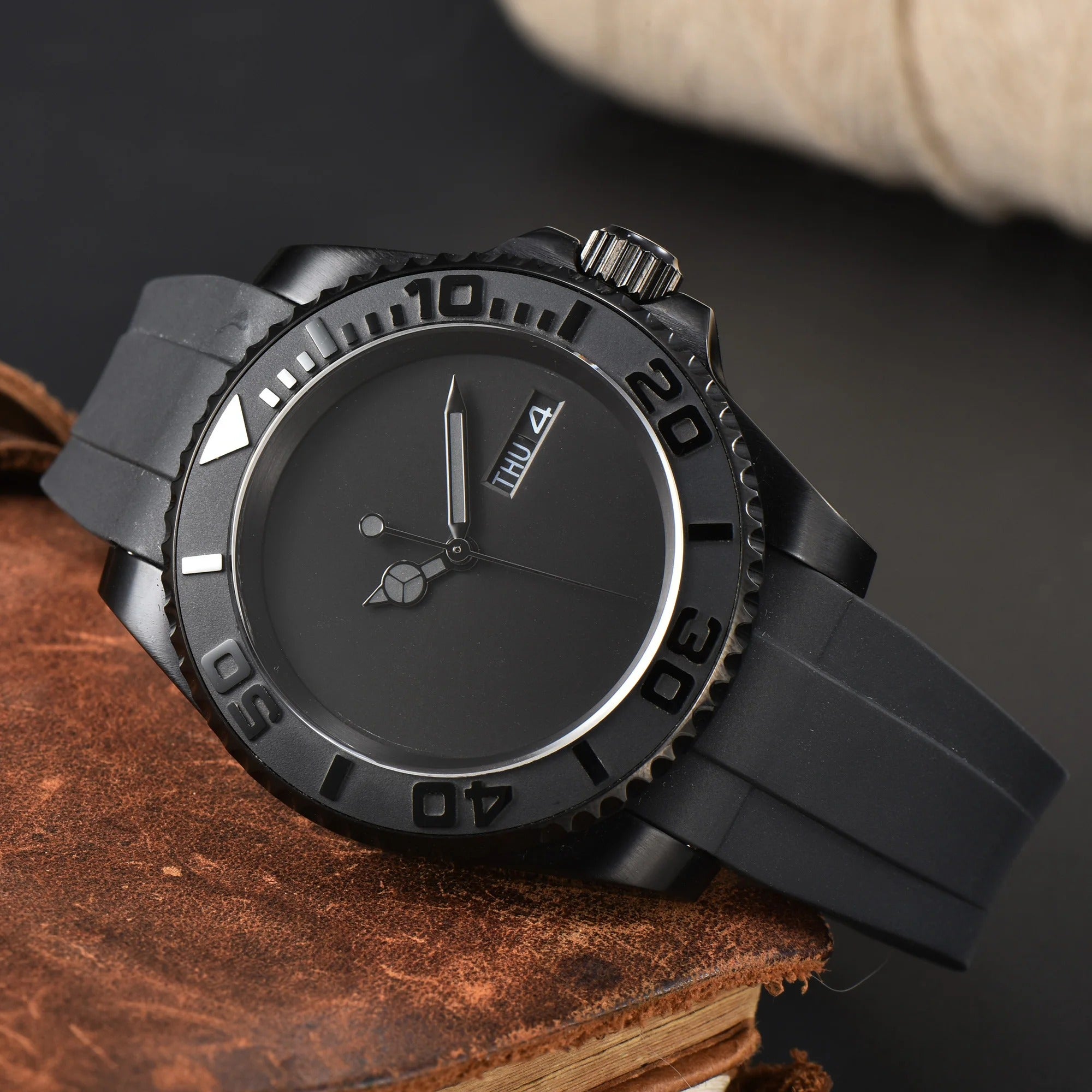 New Fashionable Men's Watch Simple Black Male Quartz Watches Arabic Oil Strap